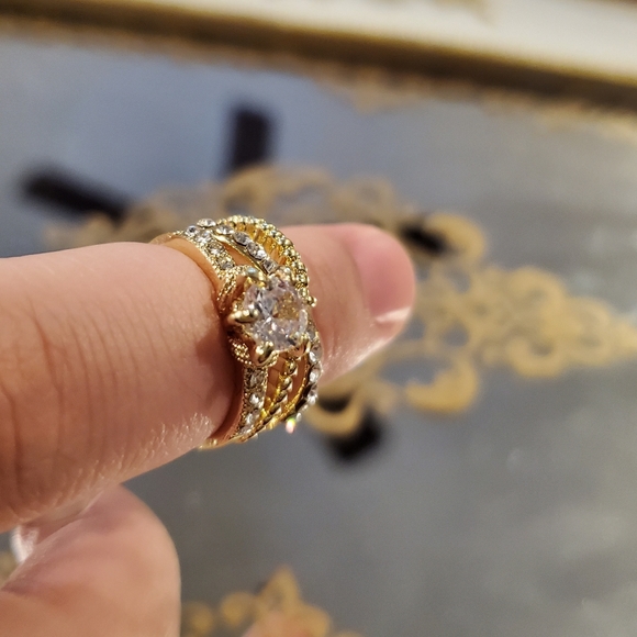 👸🏼Gold tone crystal ring set - Picture 4 of 6